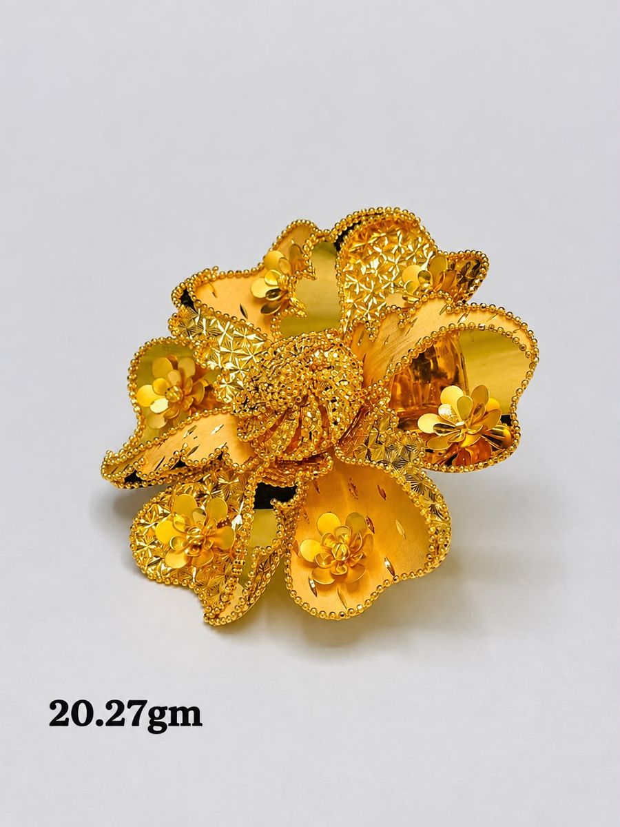 Large gold flower ring